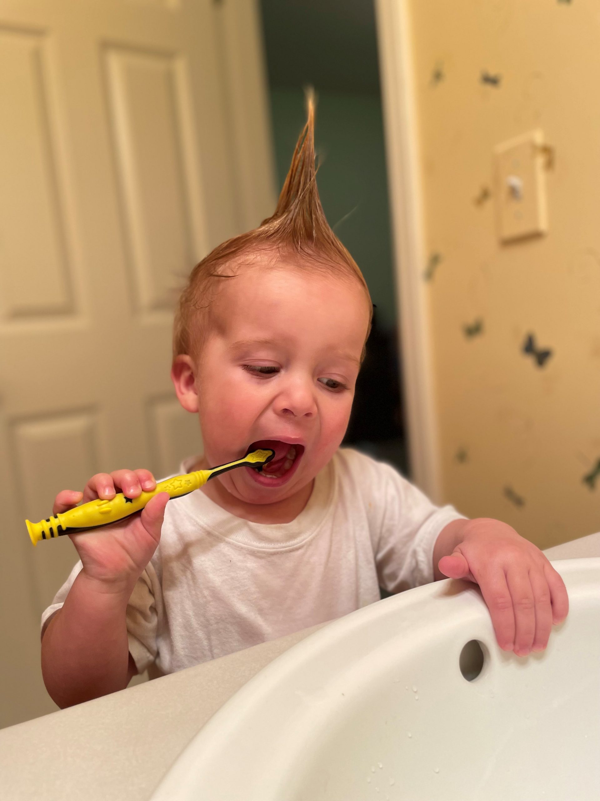 child teeth brushing